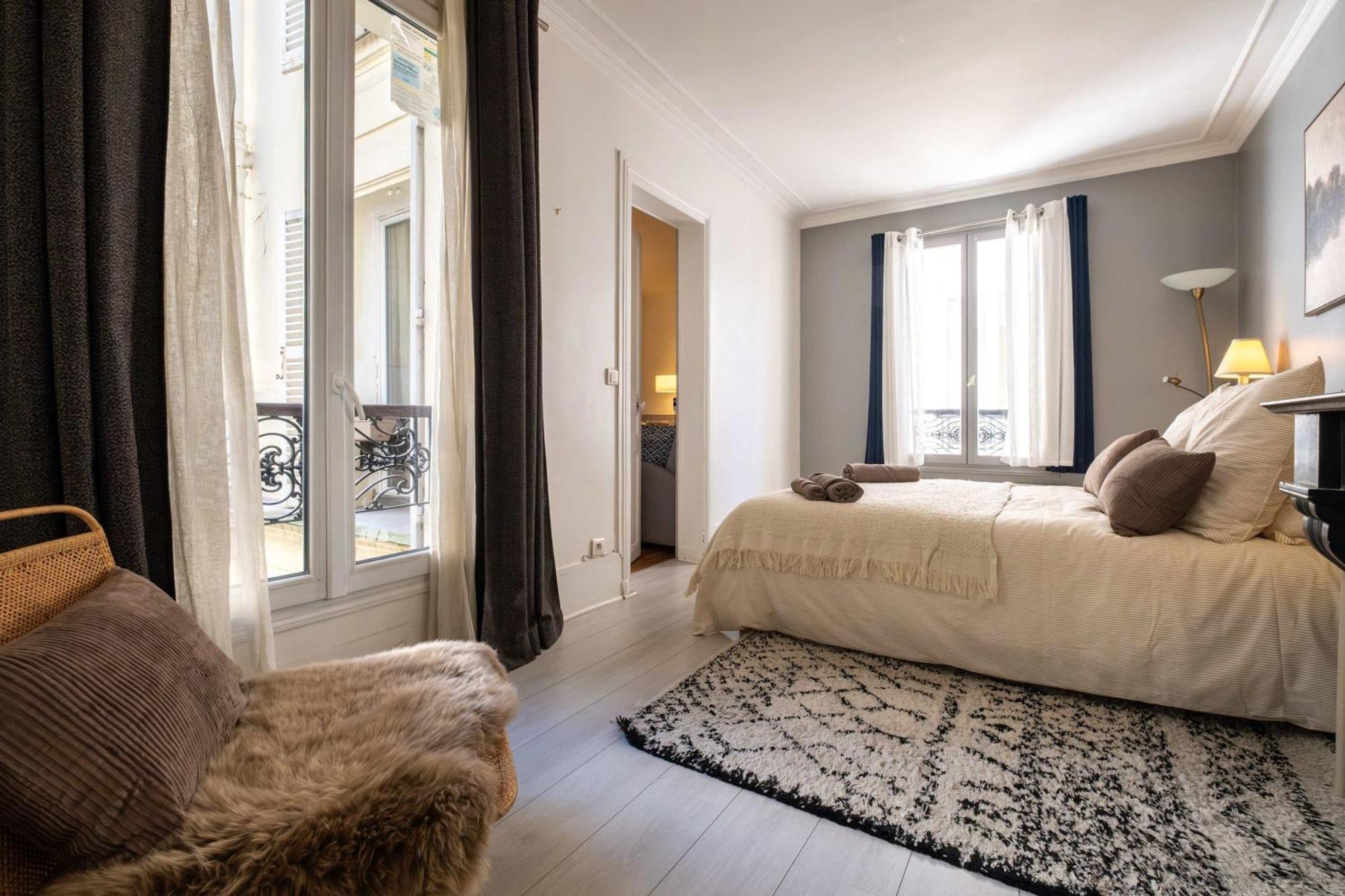 Village Vibes In Martyrs Apartment